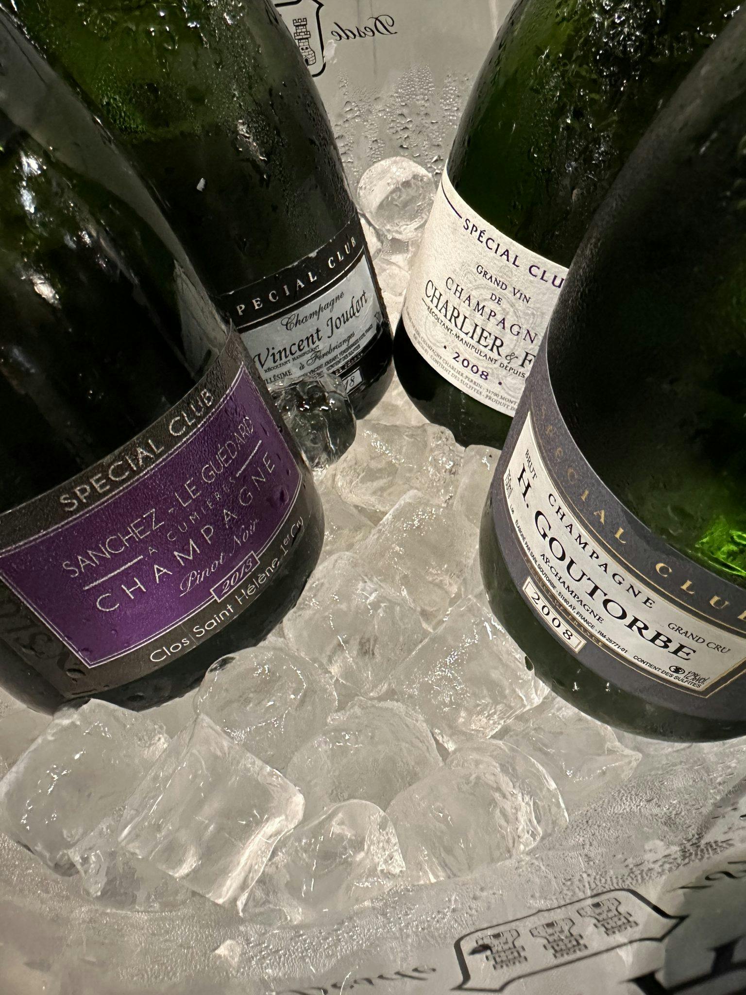 Så nästa gång du lyfter ditt champagneglas för att fira, överväg att göra det med en Champagne Special Club-flaska i handen – en äkta skatt från Champagne-området som hyllar dess rika traditioner och enastående smaker. Skål!